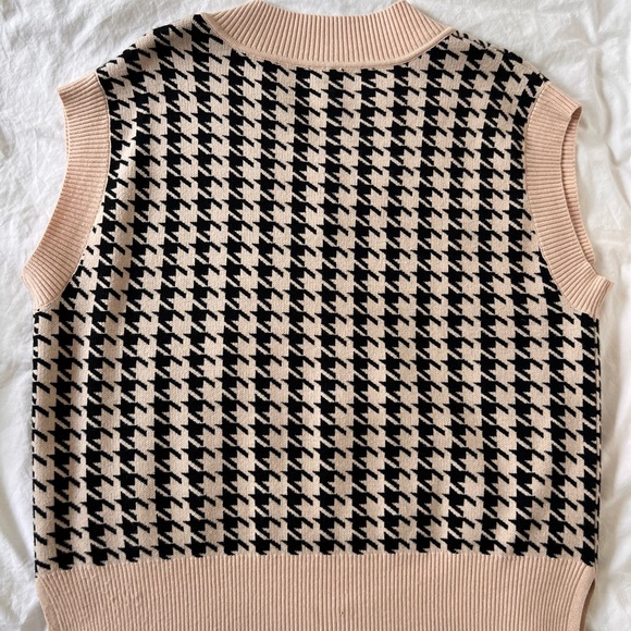 Houndstooth sweater vest casual layering top in neutral and black - Picture 7 of 7